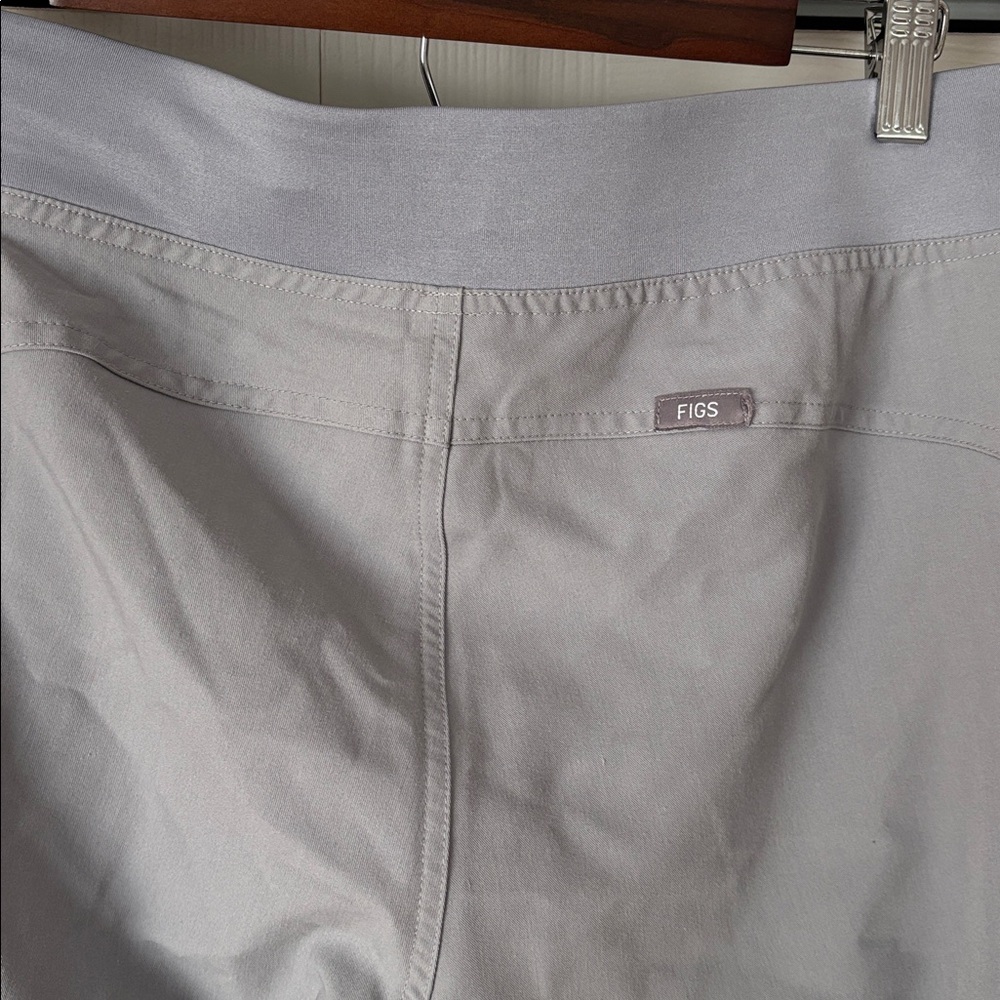 Figs Women’s Yola Skinny Scrub Pants in Cement, size Small - Picture 10 of 12